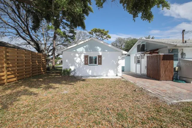 $3,000 | 1000 Gantt Avenue, Sarasota, FL 34232