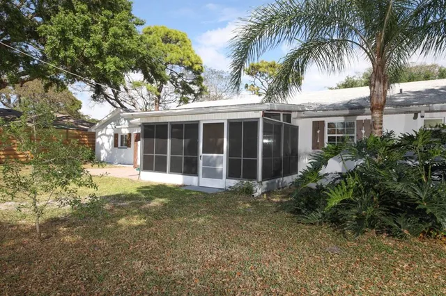 $3,000 | 1000 Gantt Avenue, Sarasota, FL 34232