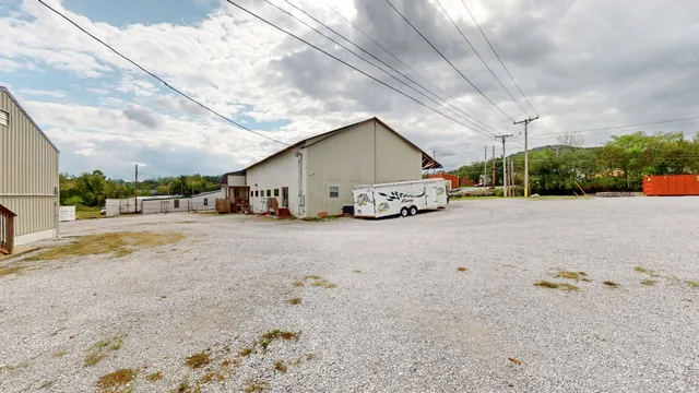 $999,900 | 105 Hunter Avenue, Carthage, TN 37030