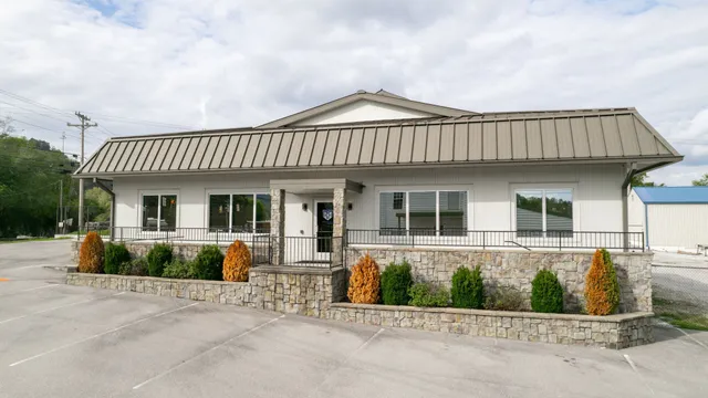 $999,900 | 105 Hunter Avenue, Carthage, TN 37030