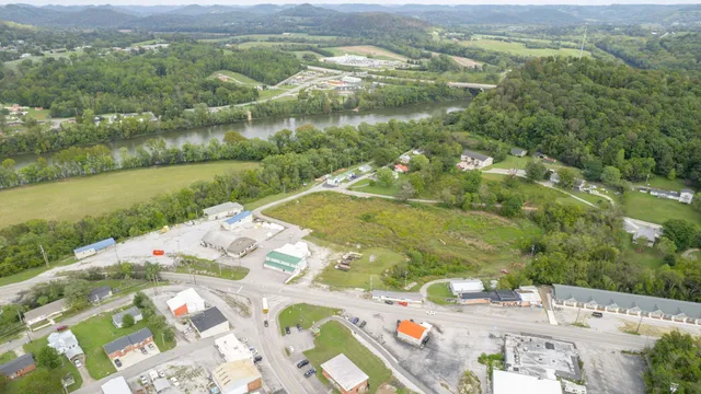 $999,900 | 105 Hunter Avenue, Carthage, TN 37030