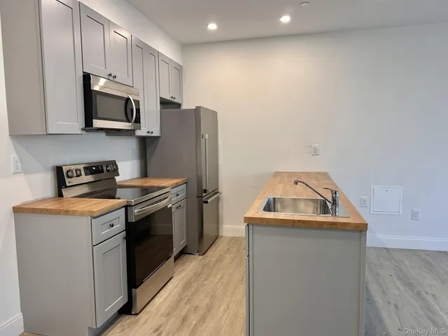 $3,195 | 362 West Merrick Road, Unit 105, Valley Stream, NY 11580