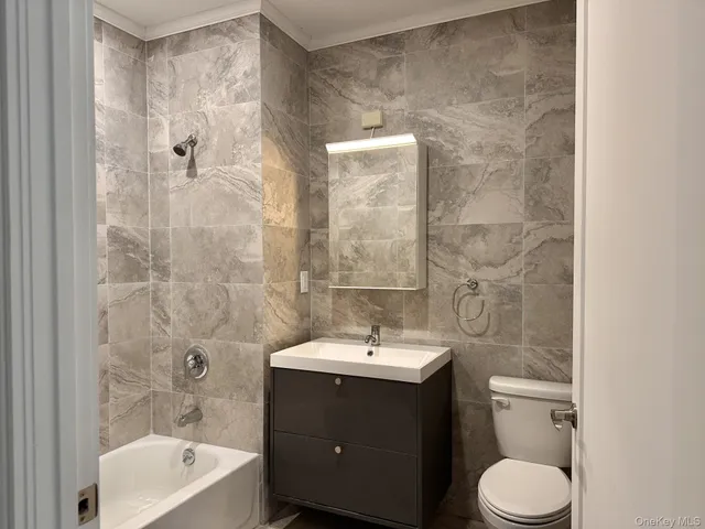 $3,195 | 362 West Merrick Road, Unit 105, Valley Stream, NY 11580