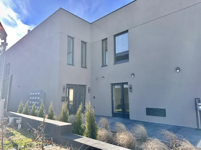$3,195 | 362 West Merrick Road, Unit 105, Valley Stream, NY 11580