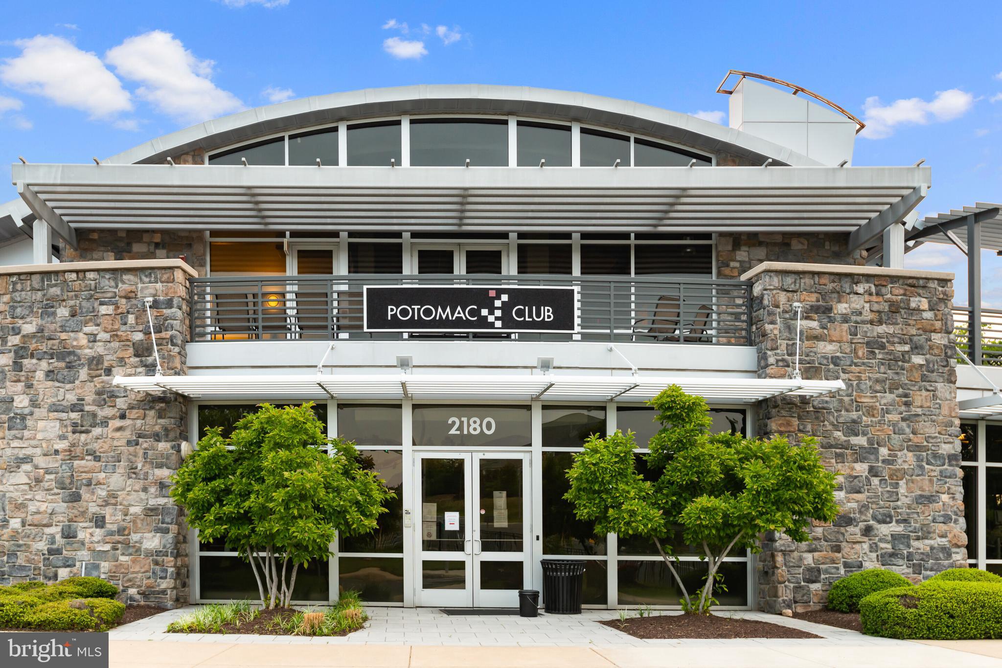 15250 Torbay Way Woodbridge, VA 22191 - Photo 19 of 31 a house view with a garden space