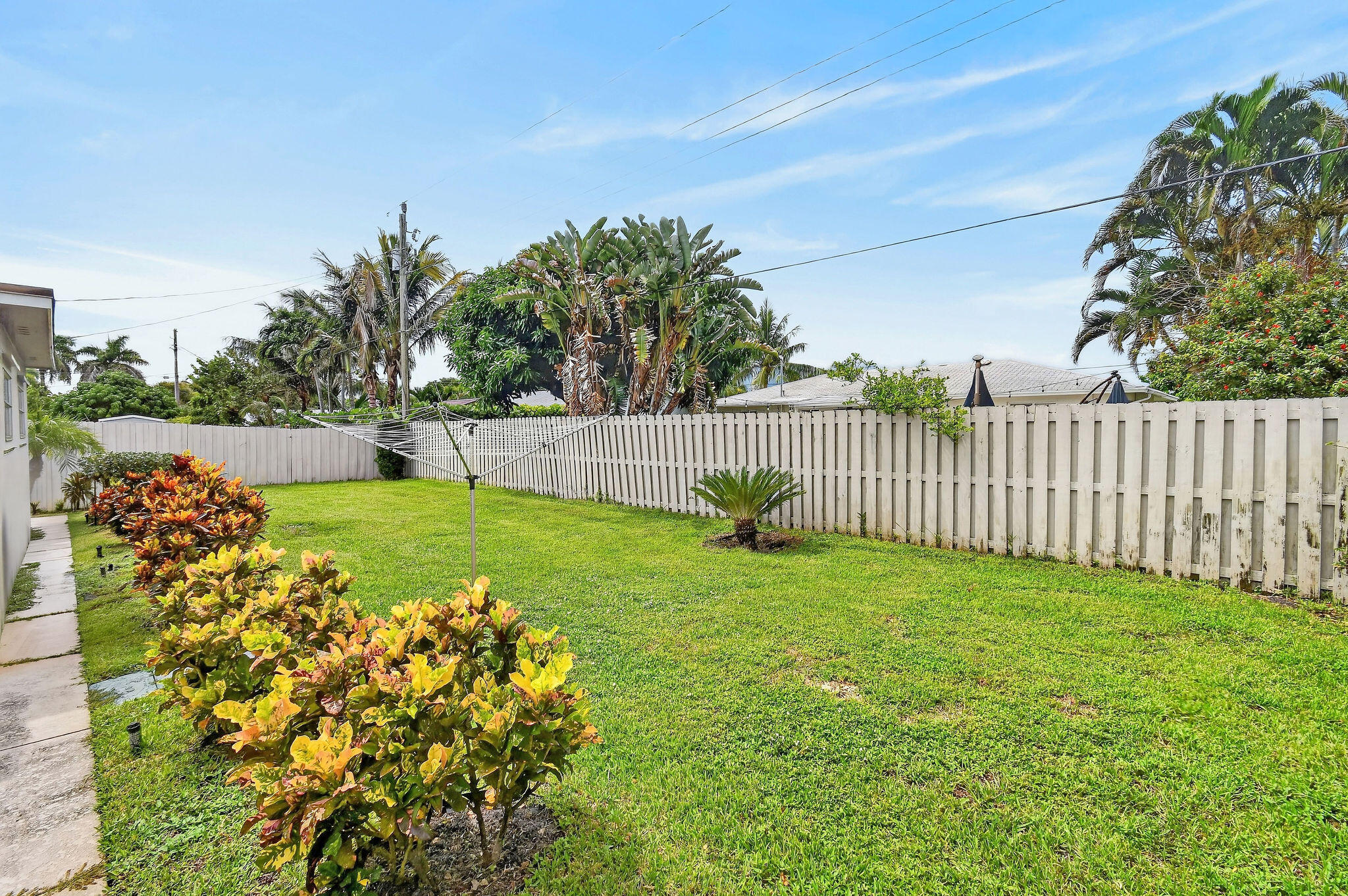 11 Windsor Road East Jupiter, FL 33469 - Photo 28 of 34 11WindsorRdE(46)