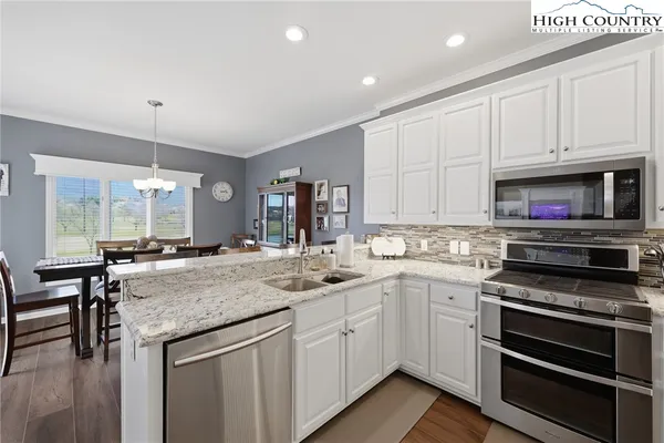 $864,900 | 233 Lakeview Place, Unit D1, Jefferson, NC 28640