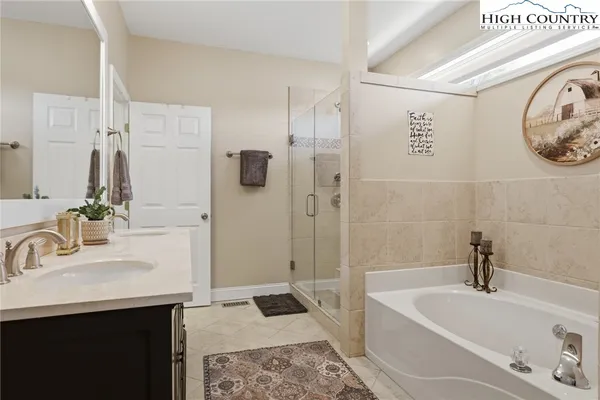 $864,900 | 233 Lakeview Place, Unit D1, Jefferson, NC 28640