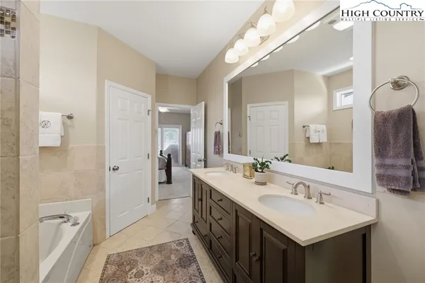 $864,900 | 233 Lakeview Place, Unit D1, Jefferson, NC 28640