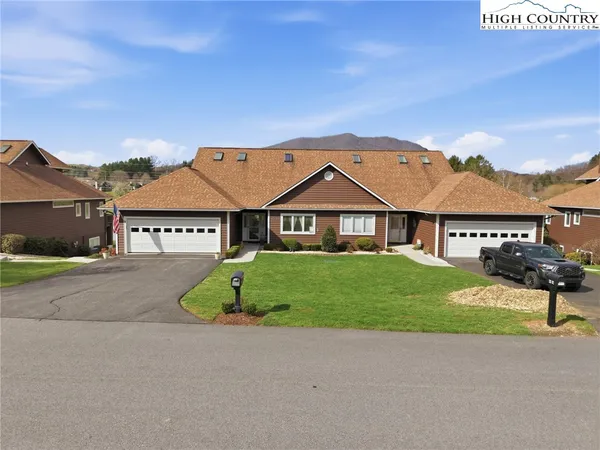 $864,900 | 233 Lakeview Place, Unit D1, Jefferson, NC 28640