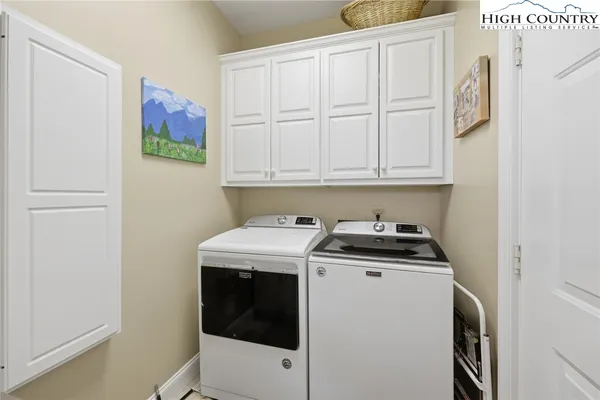 $864,900 | 233 Lakeview Place, Unit D1, Jefferson, NC 28640