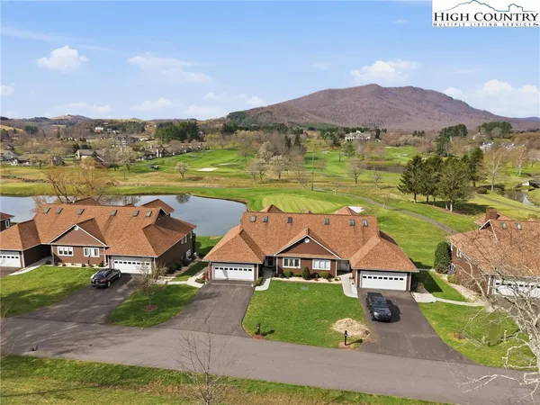 $864,900 | 233 Lakeview Place, Unit D1, Jefferson, NC 28640