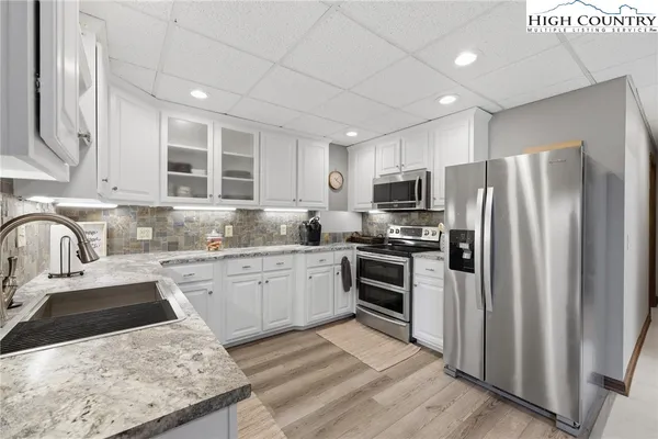 $864,900 | 233 Lakeview Place, Unit D1, Jefferson, NC 28640