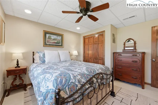 $864,900 | 233 Lakeview Place, Unit D1, Jefferson, NC 28640
