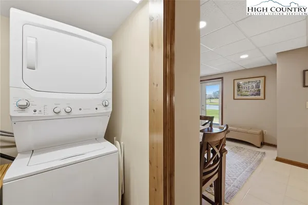 $864,900 | 233 Lakeview Place, Unit D1, Jefferson, NC 28640
