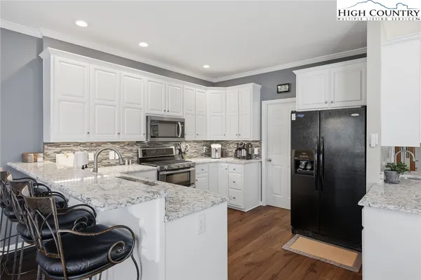 $864,900 | 233 Lakeview Place, Unit D1, Jefferson, NC 28640