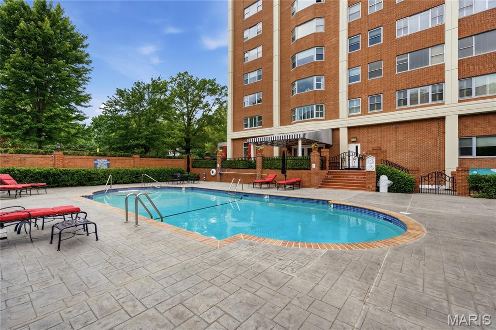 710 South Hanley Road, Unit 10B Clayton, MO 63105 - Photo 30 of 36