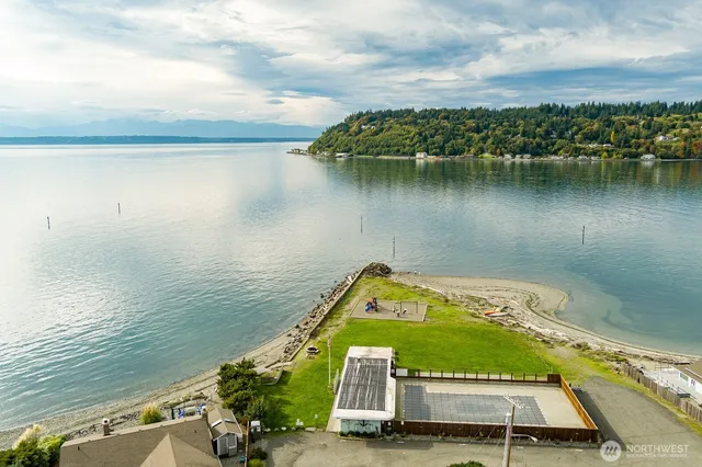 $1,160,000 | 8171 Sandy Hook Drive, Clinton, WA 98236