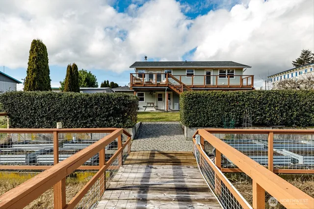 $1,160,000 | 8171 Sandy Hook Drive, Clinton, WA 98236