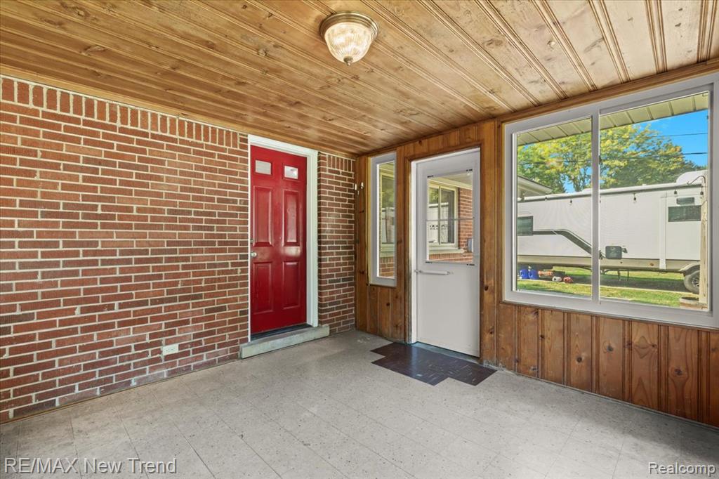 33266 Raphael Road Farmington Hills, MI 48336 - Photo 26 of 36