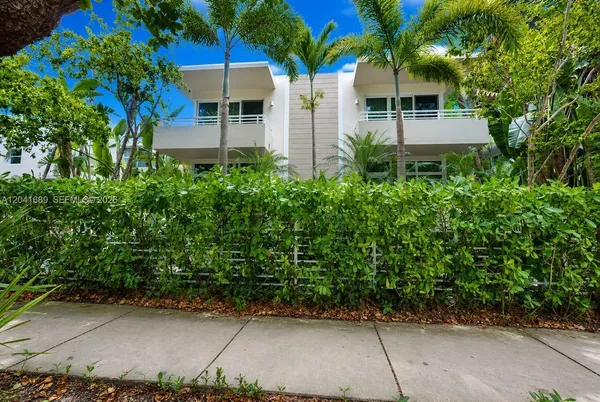 $4,800 | 619 Meridian Avenue, Unit 4, Miami Beach, FL 33139
