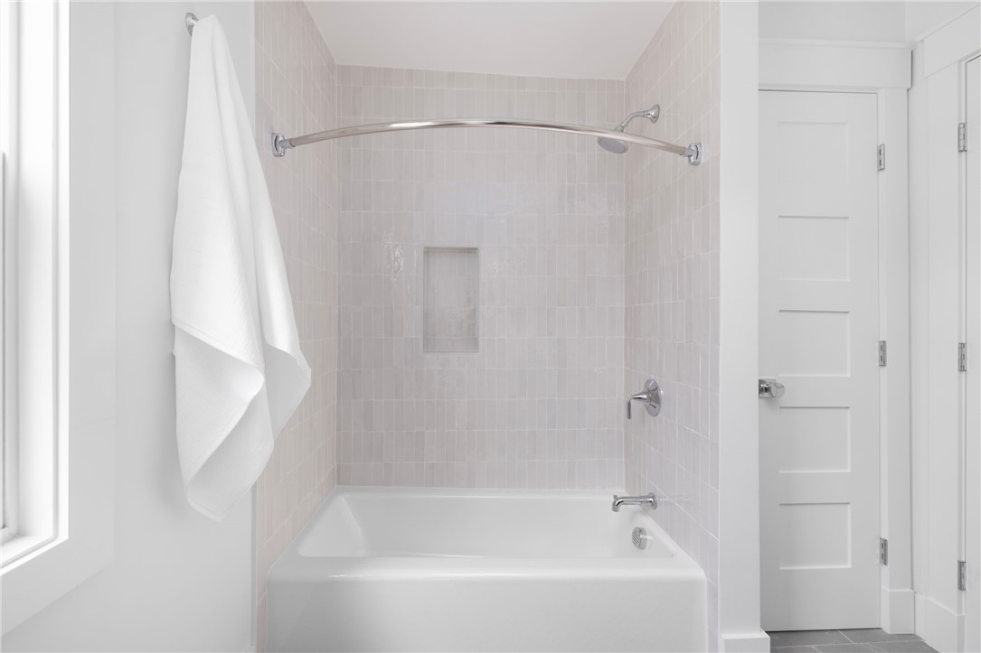 104 2nd Street Newport, RI 02840 - Photo 31 of 50 Shared second floor bathroom.