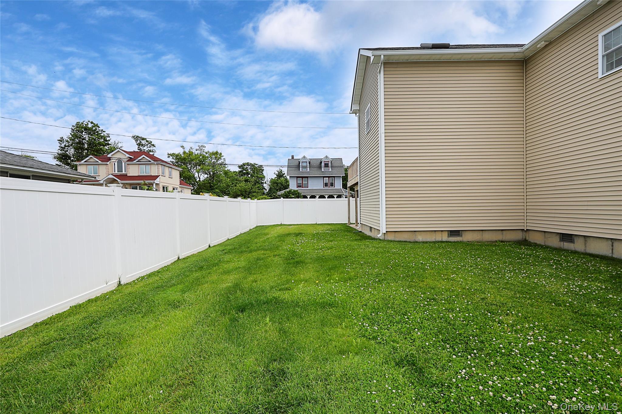370 Rider Avenue Patchogue, NY 11772 - Photo 36 of 40