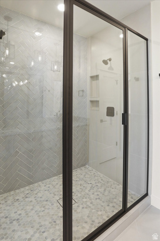 1315 West 3200 South, Unit 17 Perry, UT 84302 - Photo 34 of 58 Modern shower enclosure with black-framed glass panels
