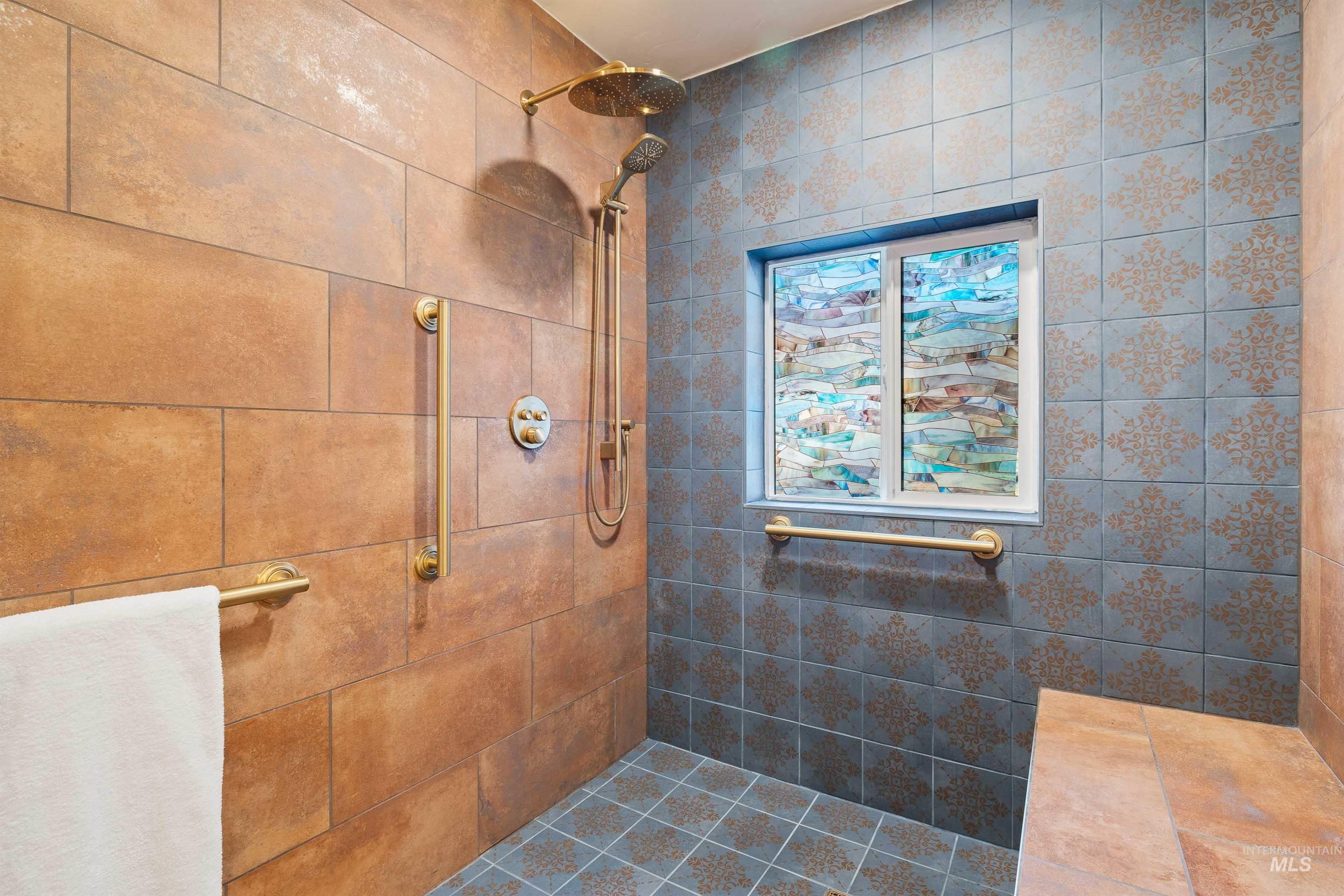 853 Pottery Road Bliss, ID 83314 - Photo 20 of 50 Bathroom with tiled shower