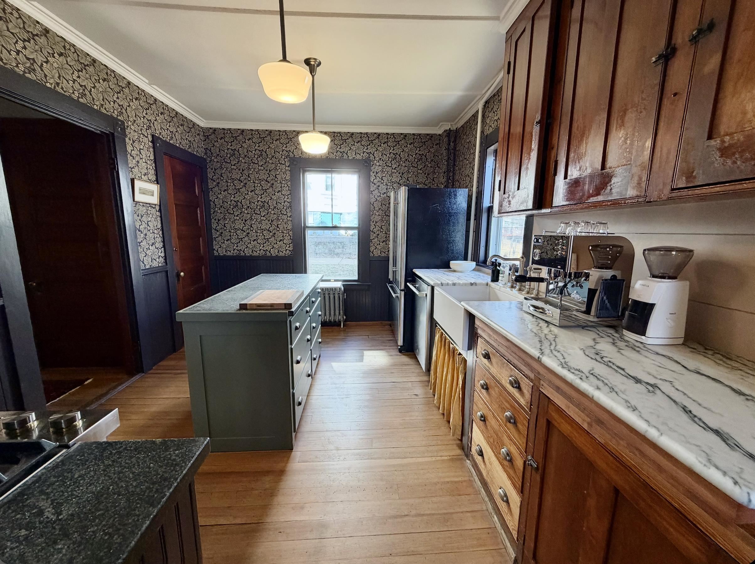 39 Nelson Street Dover, NH 03820 - Photo 3 of 42