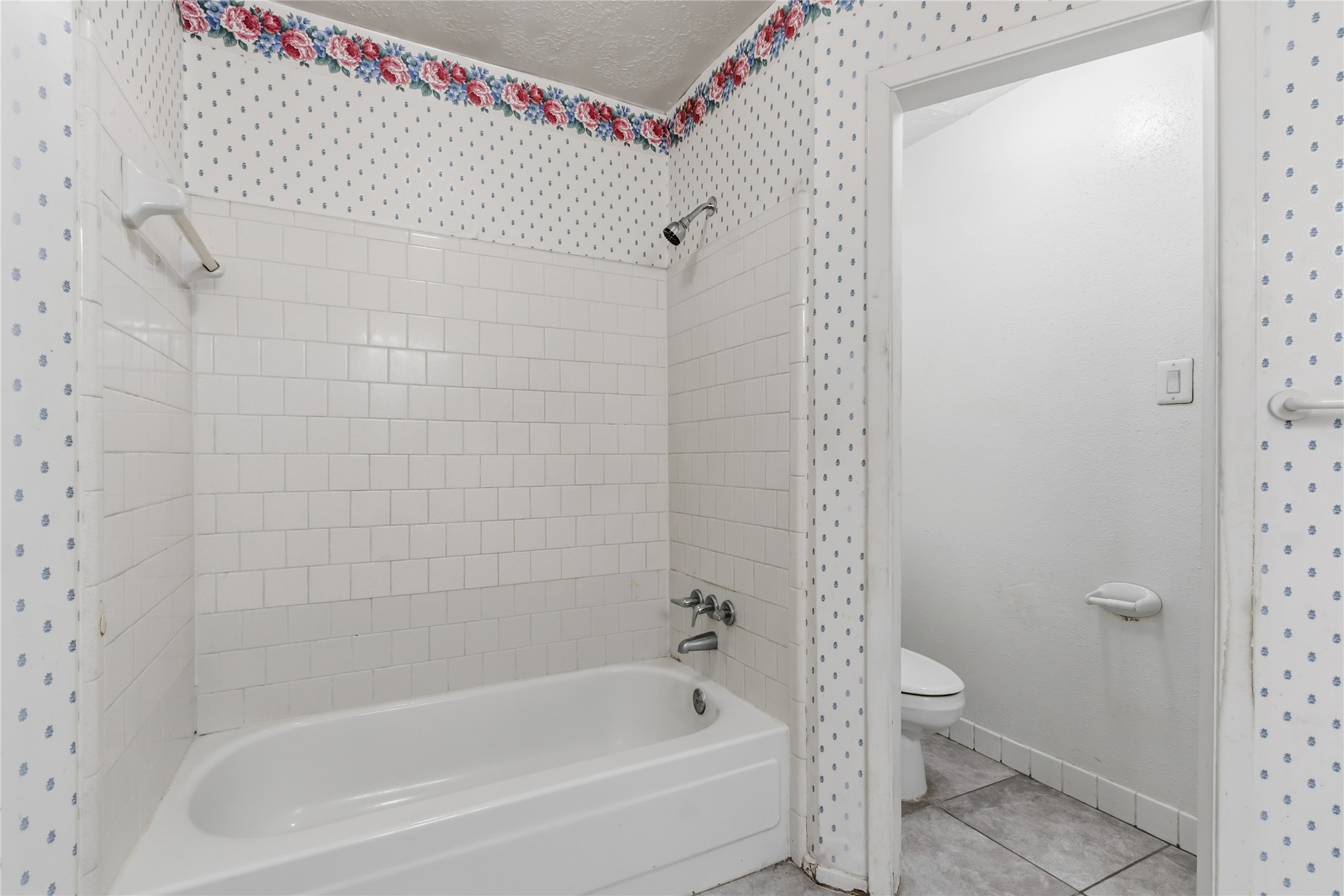 10922 Fallbrook Drive Houston, TX 77064 - Photo 14 of 28 Here is the bathtub/shower combo and private toilet area.