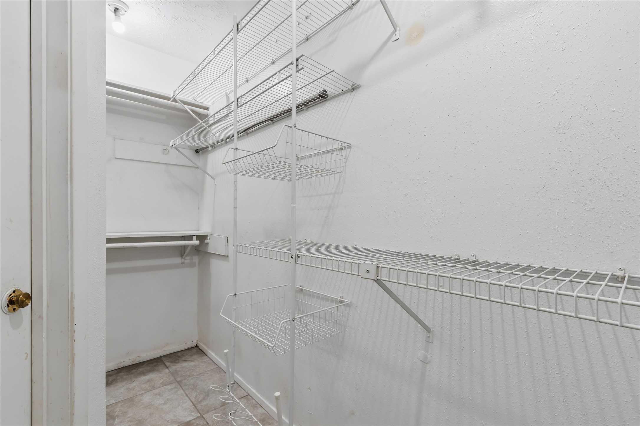 10922 Fallbrook Drive Houston, TX 77064 - Photo 15 of 28 Who get's the first choice of space??