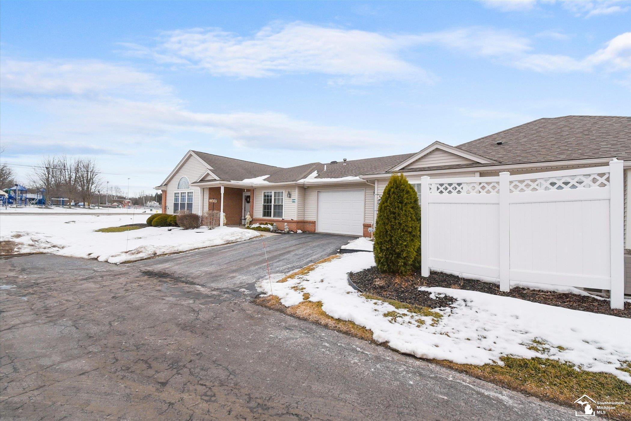 2416 Sutton Drive Temperance, MI 48182 - Photo 4 of 28