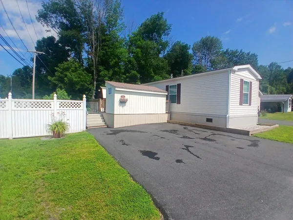 $209,000 | 3 Daniels Drive, Enfield, NH 03748