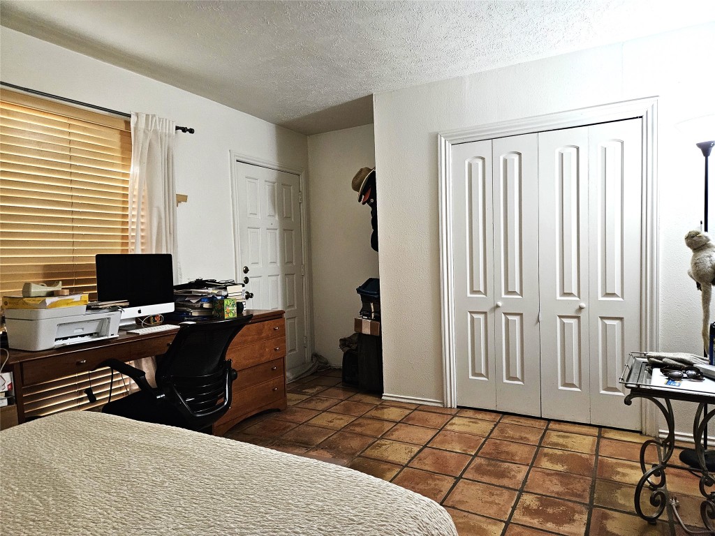 505 West 7th Street, Unit 108 Austin, TX 78701 - Photo 9 of 18 a bedroom with a workspace