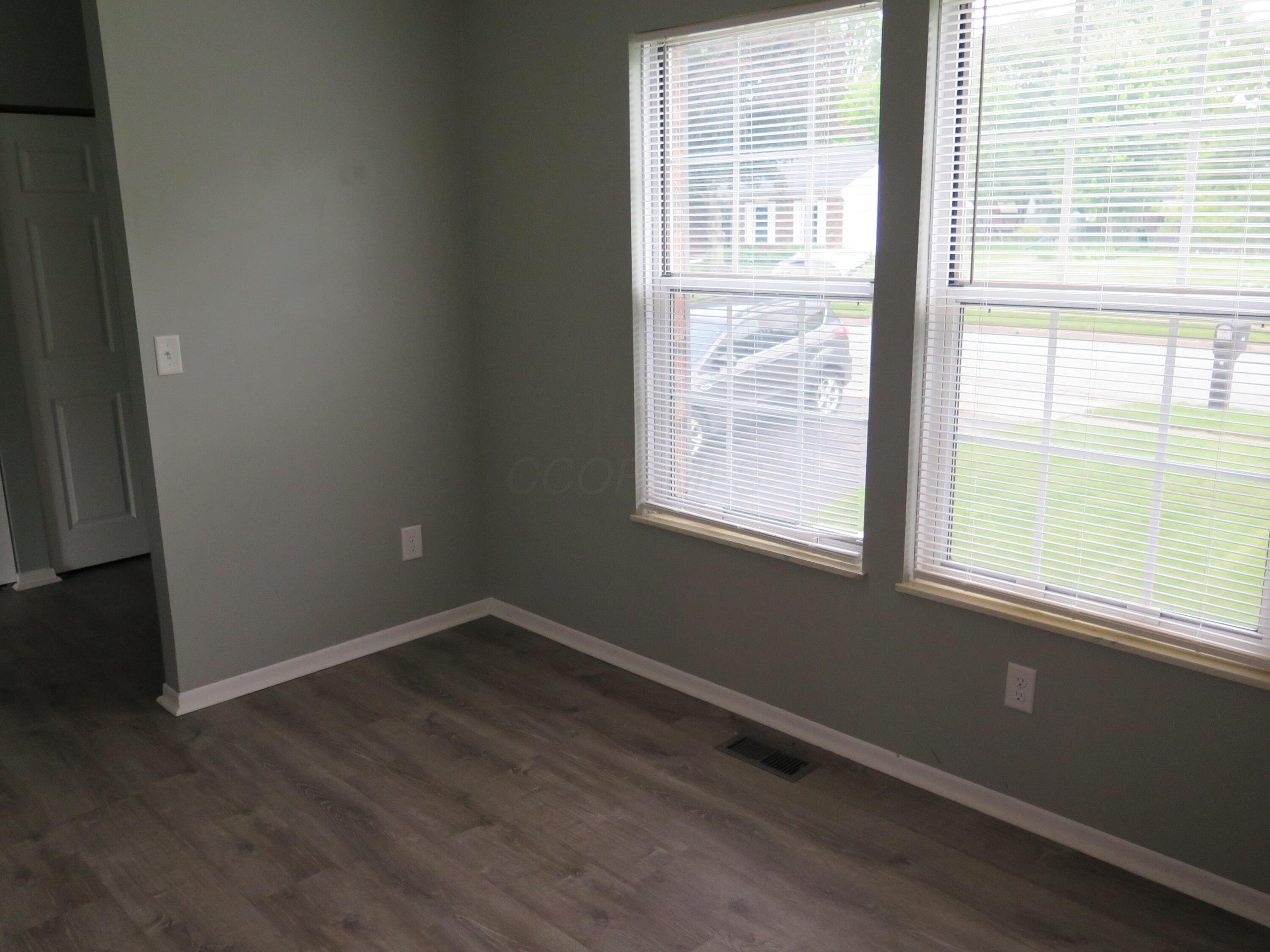 1921 Lost Valley Road Powell, OH 43065 - Photo 10 of 28 Dinette space