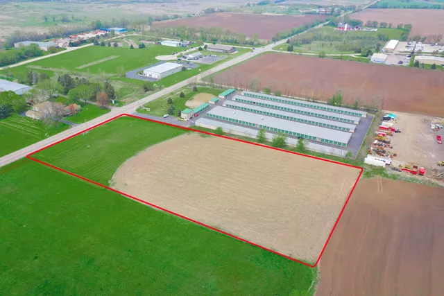 a view of a tennis court