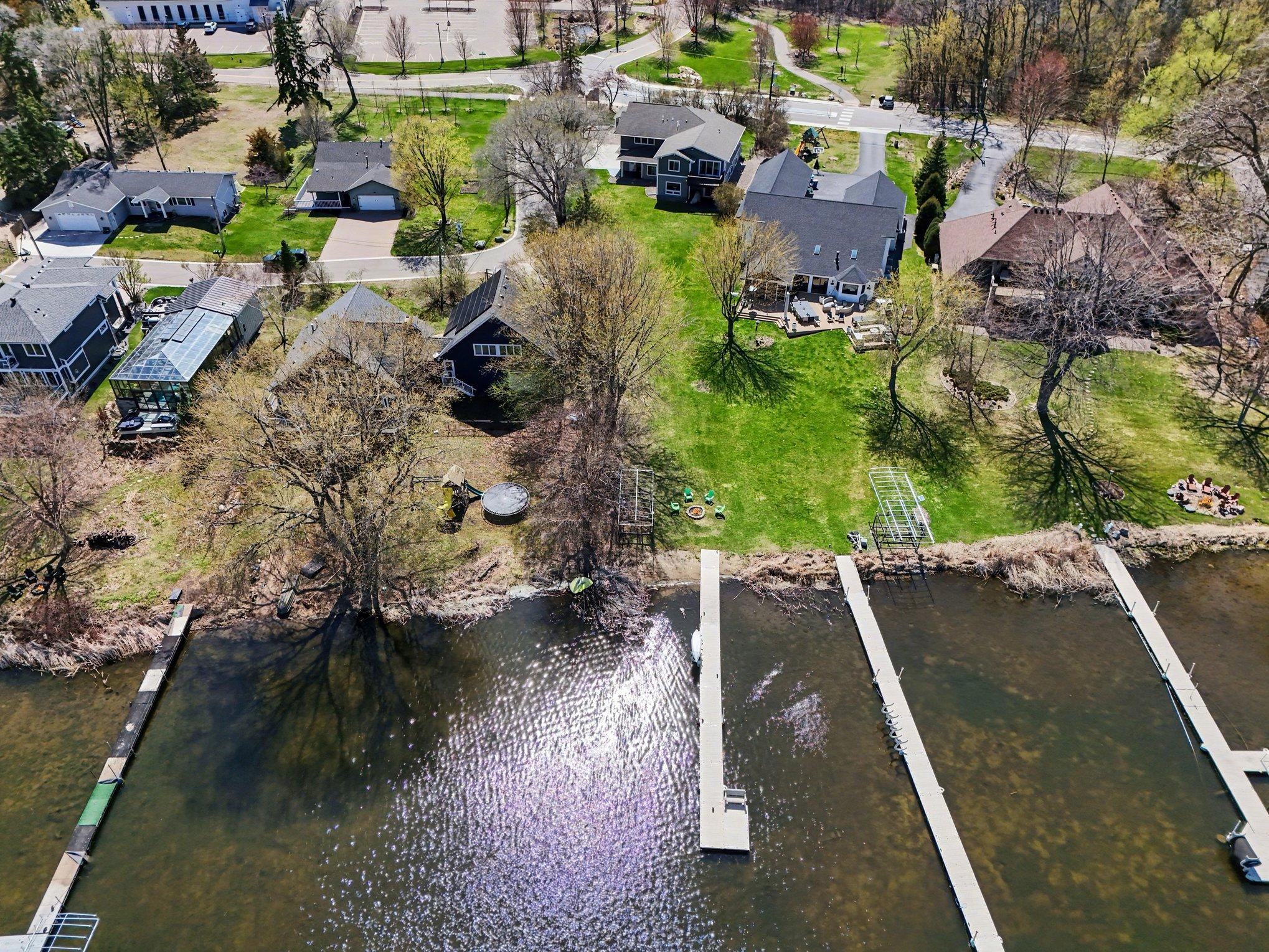 100 Peninsula Road Medicine Lake, MN 55441 - Photo 4 of 60