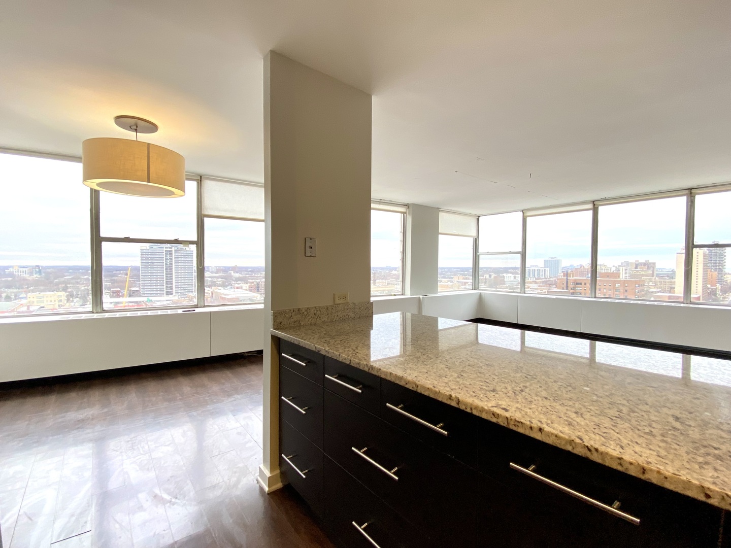 5757 North Sheridan Road, Unit 15J Chicago, IL 60660 - Photo 8 of 29 Gallery Image 8