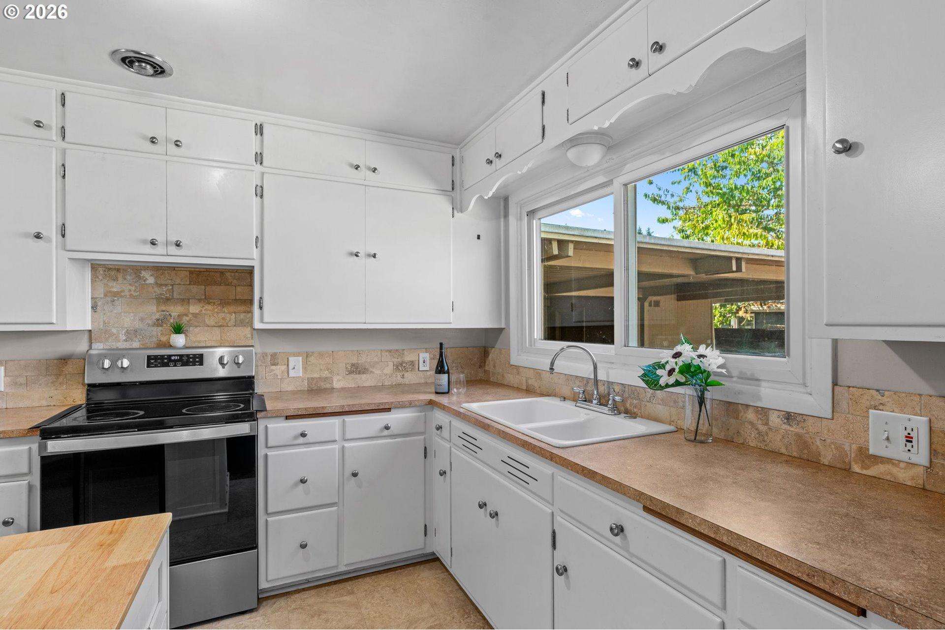 2250 Devos Street Eugene, OR 97402 - Photo 13 of 32 Gallery Image 13