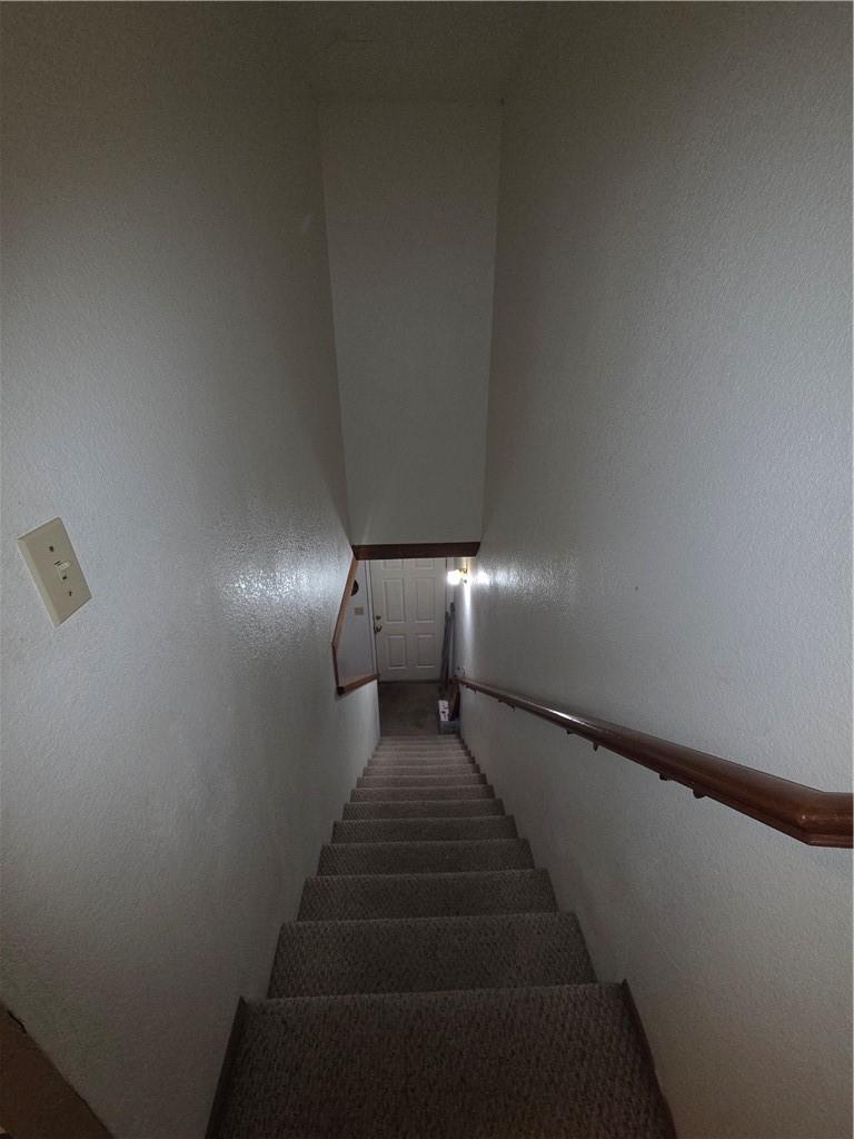 565 North Street Corning, CA 96021 - Photo 23 of 30 Stairs going down.