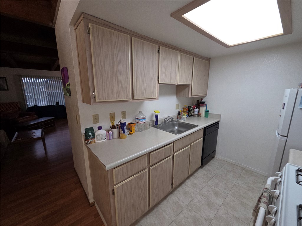 565 North Street Corning, CA 96021 - Photo 6 of 30 Kitchen.