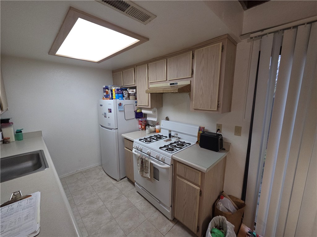 565 North Street Corning, CA 96021 - Photo 7 of 30 Kitchen.