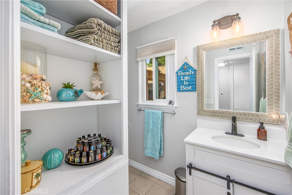 15212 El Centro Road Hesperia, CA 92345 - Photo 23 of 75 Hall Bath