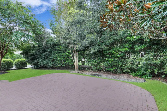 $435,000 | 18 Sundome Court, Bluffton, SC 29909