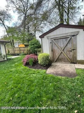 a view of back yard of the house