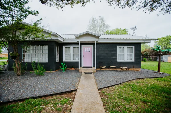 $399,950 | 604 West Pecan Street, Johnson City, TX 78636