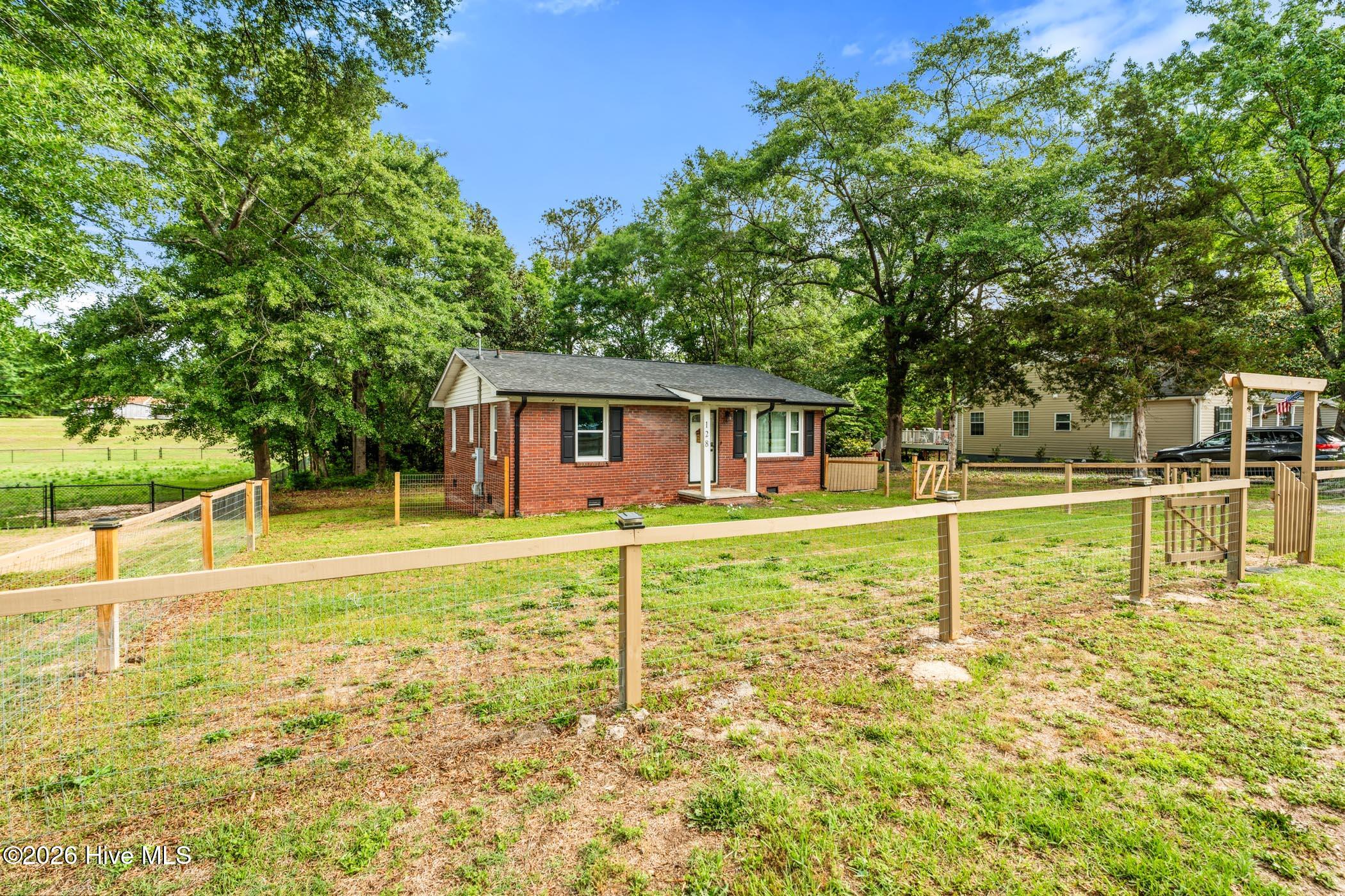 128 Parker Street Rockingham, NC 28379 - Photo 5 of 26 A7403458