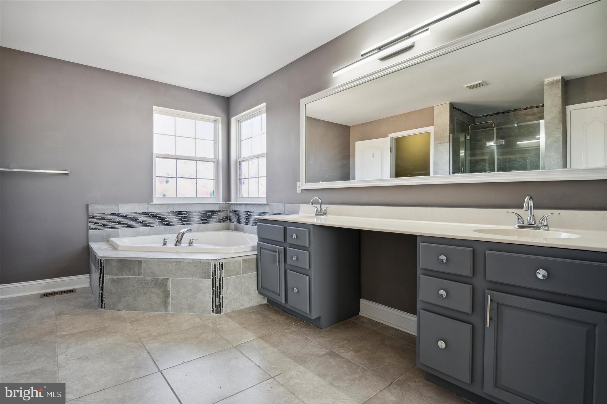 304 Friedman Drive New Castle, DE 19720 - Photo 23 of 40 Primary Ensuite