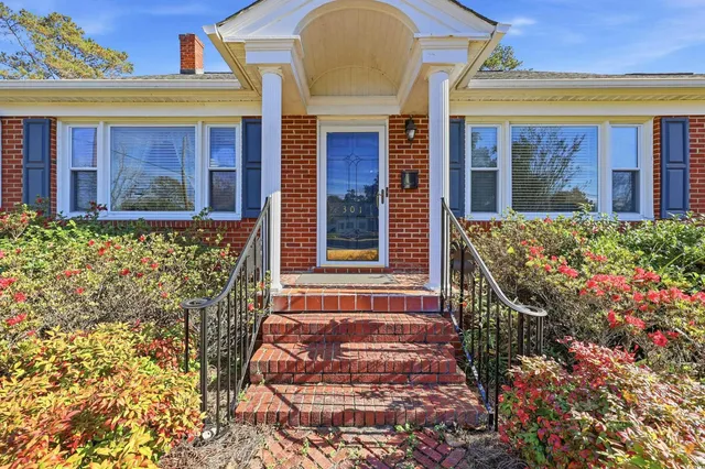 $259,900 | 301 South Morgan Avenue, Andrews, SC 29510